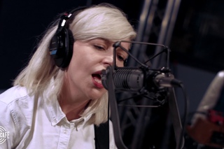 Alvvays - “In Undertow“ (Recorded Live for World Cafe)