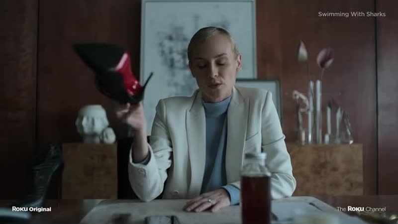 Среди акул Трейлер (англ.