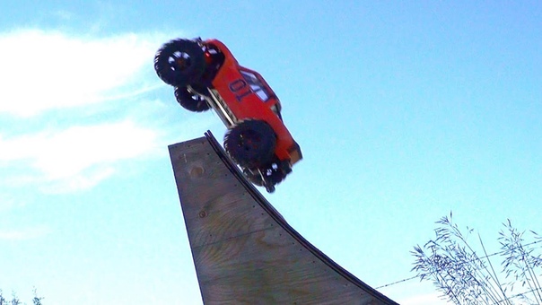 RC ADVENTURES JUMP Wi TH ME 8 S Traxxas X Maxx Flight