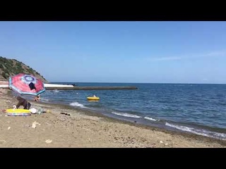 Тихий чистый пляж на южном берегу Крыма в Семидворье
