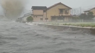 Bridge destroyed as typhoon Lan hit Japan! River overflow and powerful wind in the city