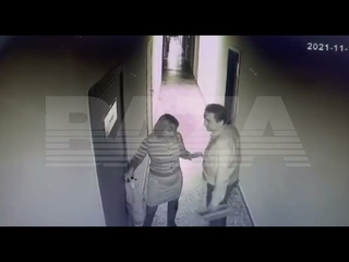 В Казани камера сняла, как директор цирка выбивает дверь в поисках своей подруги