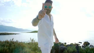 Γιάννης Τάσσιος - Μια Ματιά | Giannis Tassios - Mia Matia  (Official Music Video)