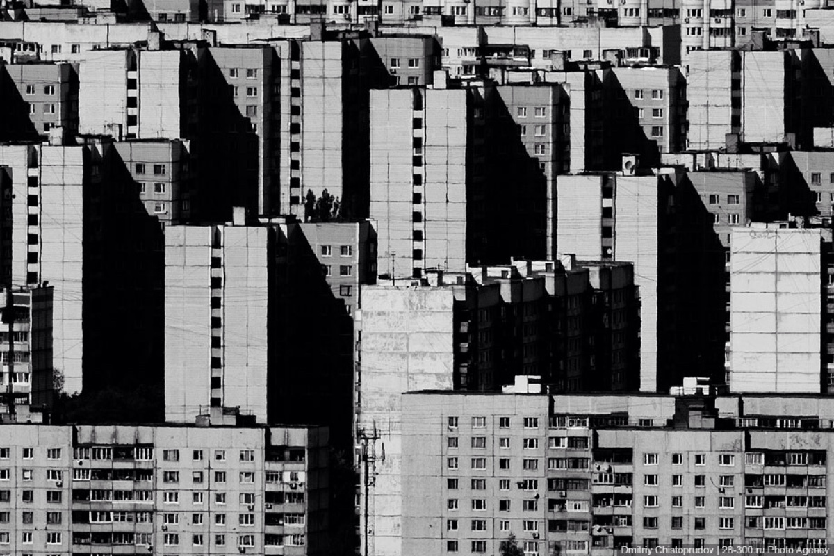 панельки чб. многоэтажки безысходность. серые многоэтажки. кунгсбакка антрацит икеа. ночные многоэтажки.