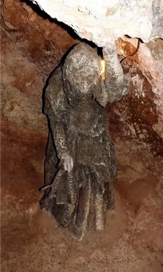 пещера ведьм в лазаревском легенда. ведьмина пещера лазаревское. пещера ведьм в лазаревском. пещера ведьм. пещера ведьмы выборг.