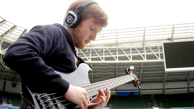 Slap bass with 200 DRUMMERS sounds