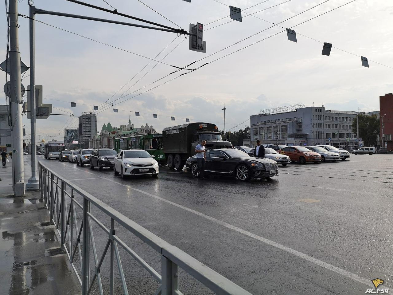 Троллейбус, поучаствовавший в ДТП на улице Кирова (https://vk Это картинка