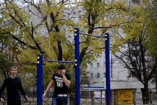Шатаем турник
