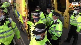 UK: Scuffles erupt at anti-lockdown protest in Liverpool