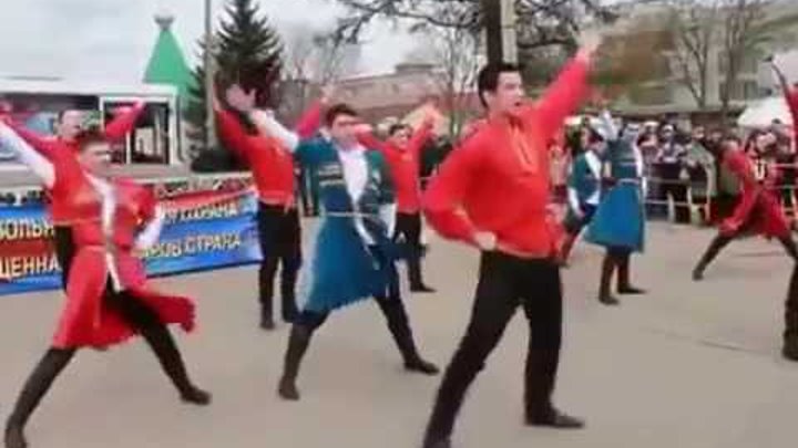 Танец русский против лезгинки Лучшее видео Русские и